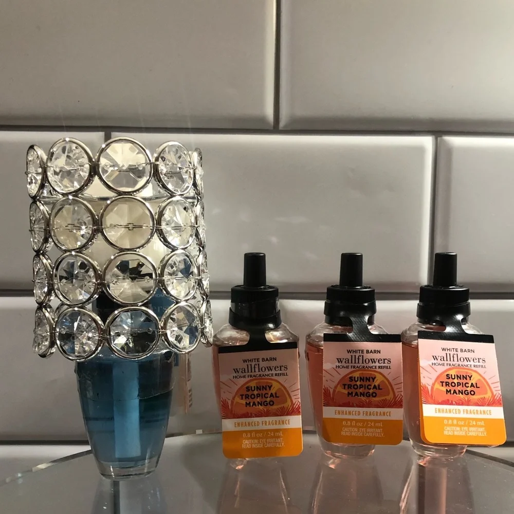 Sunny Tropical Mango: Bath & Body Works Wallflower Plug & Refill Bundle